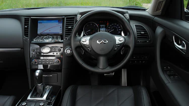 Infiniti FX interior