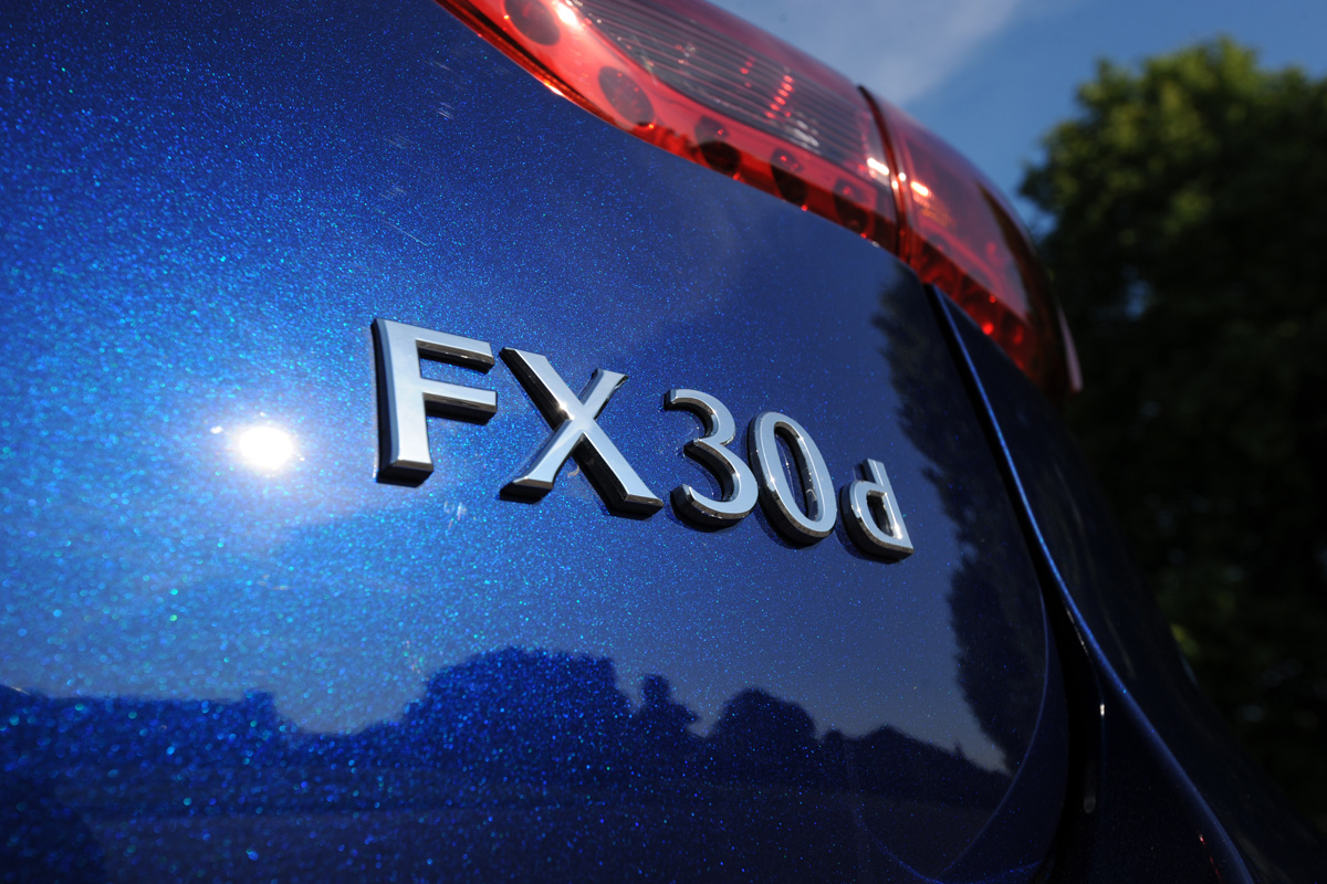 Infiniti FX badge