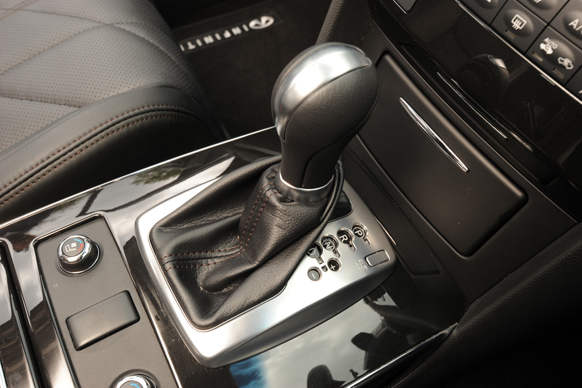 Infiniti FX detail