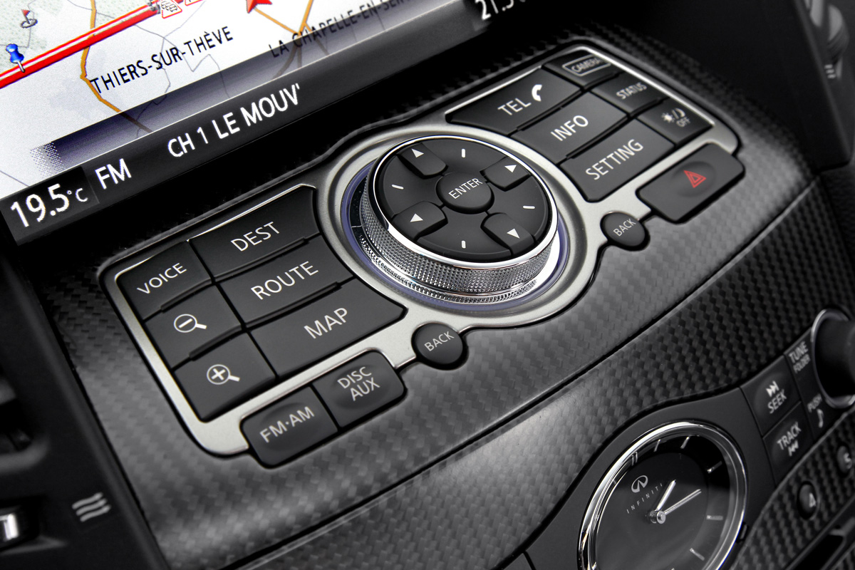 Infiniti FX Vettel interior detail