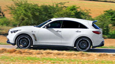Infiniti FX Vettel panning