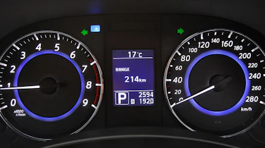 Infiniti FX Vettel dials