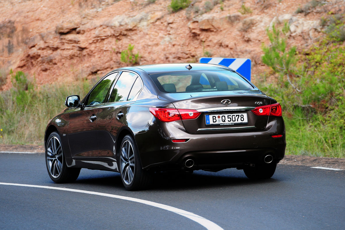 Infiniti Q50 rear cornering