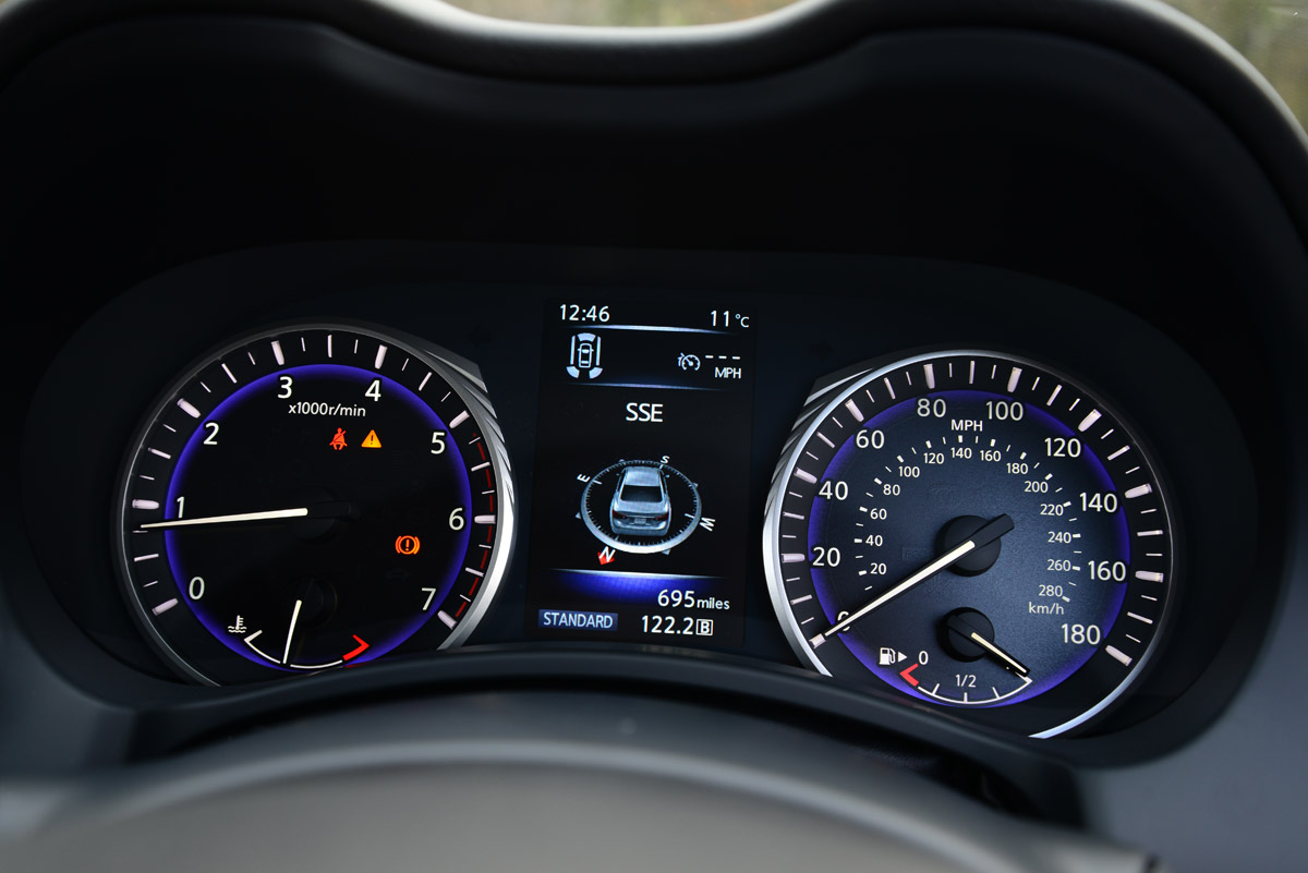 Infiniti Q50 diesel 2014 dials