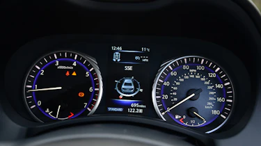 Infiniti Q50 diesel 2014 dials