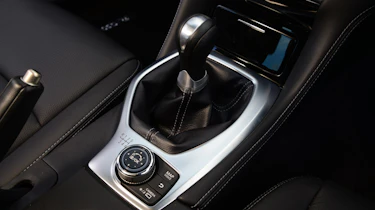 Infiniti Q50 diesel 2014 gearstick