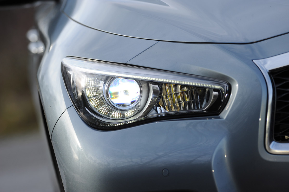 Infiniti Q50 diesel 2014 light