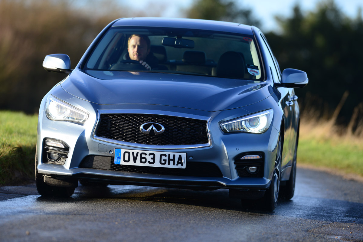 Infiniti Q50 Hybrid front action