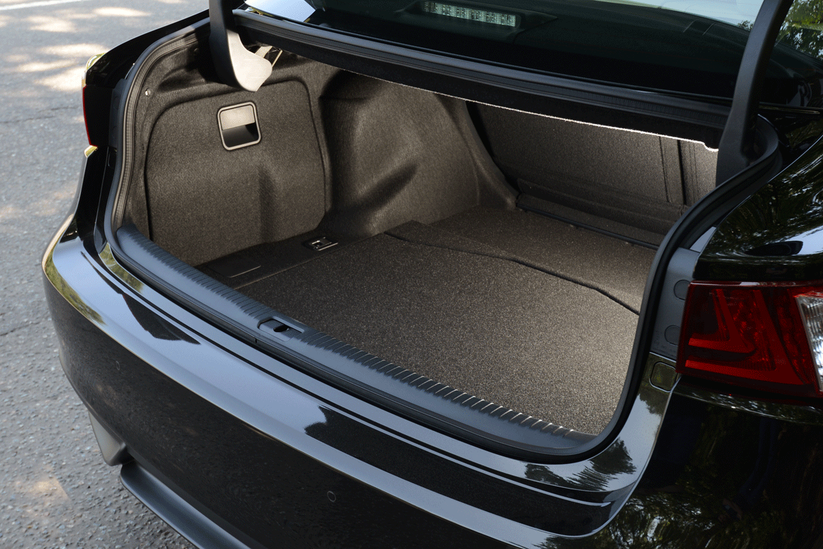 Lexus IS 300h boot view