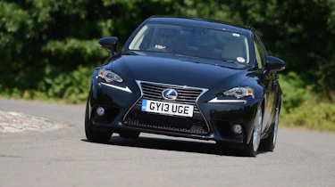 Lexus IS 300h front tracking