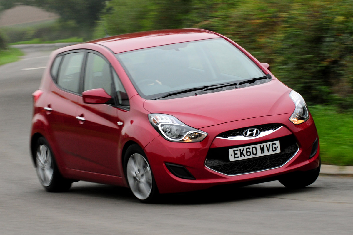 Hyundai ix20 front cornering