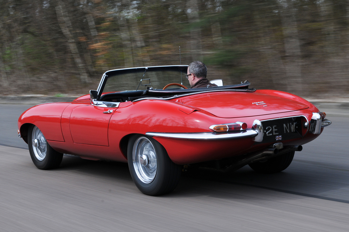 Jaguar E-Type rear tracking