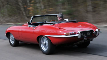 Jaguar E-Type rear tracking