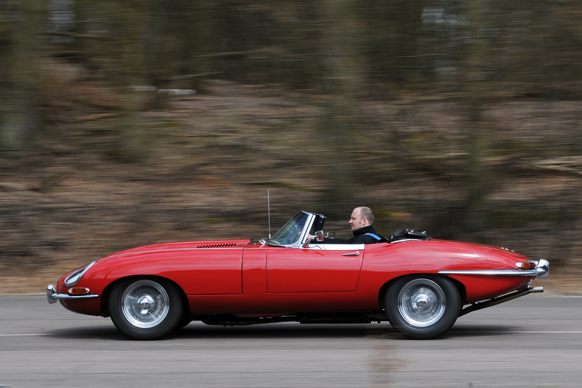 Jaguar E-Type panning
