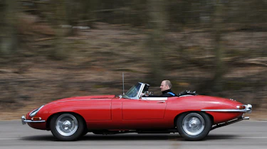 Jaguar E-Type panning