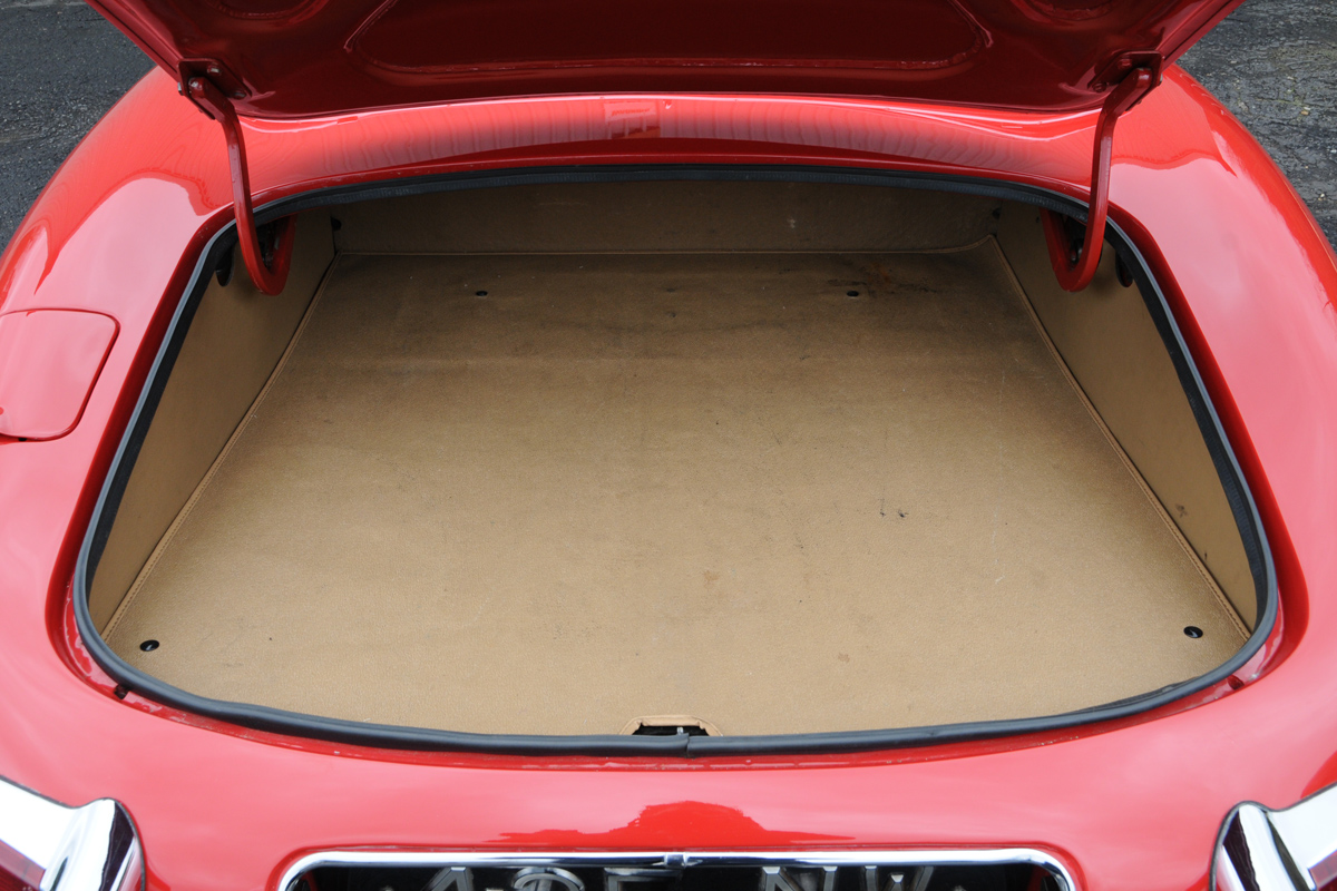Jaguar E-Type boot