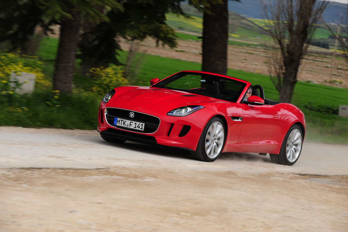 Jaguar F-Type panning