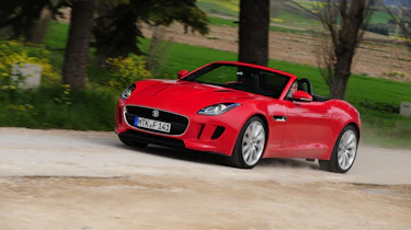 Jaguar F-Type panning
