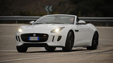 Jaguar F-Type V8S action