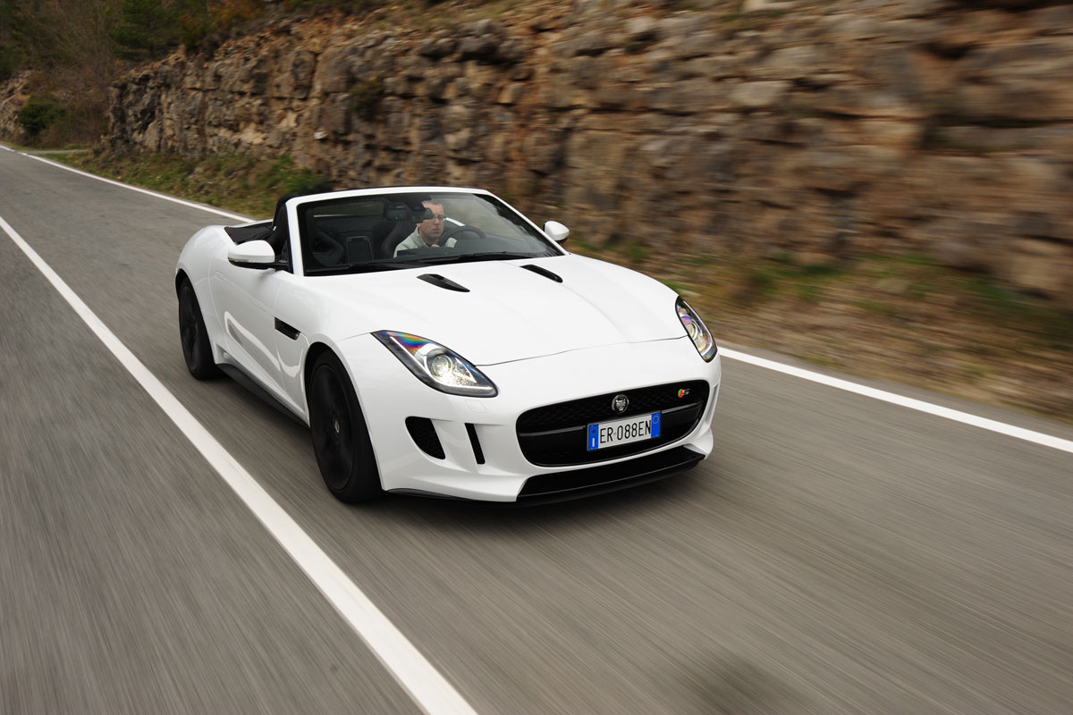 Jaguar F-Type V8S tracking
