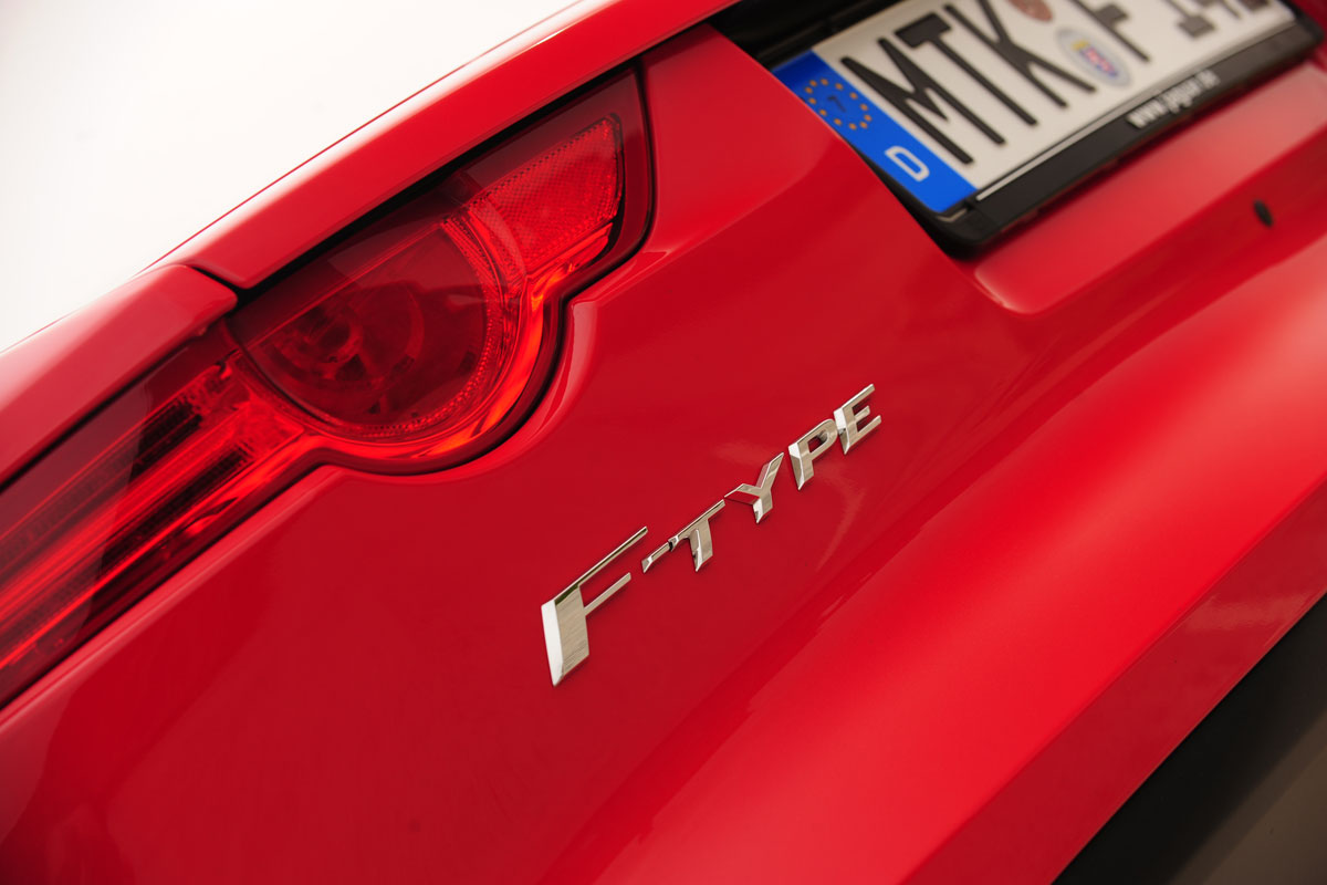 Jaguar F-Type badge