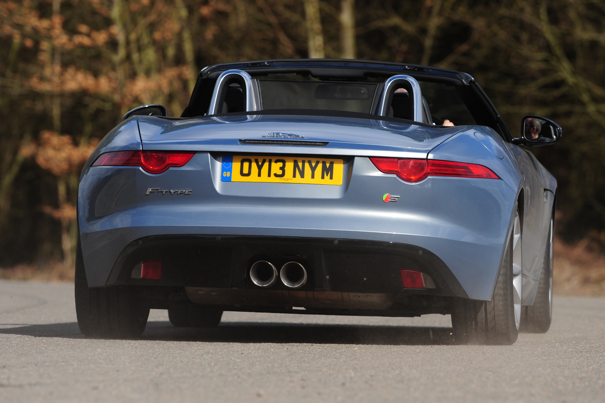 Jaguar F-Type V6S rear cornering