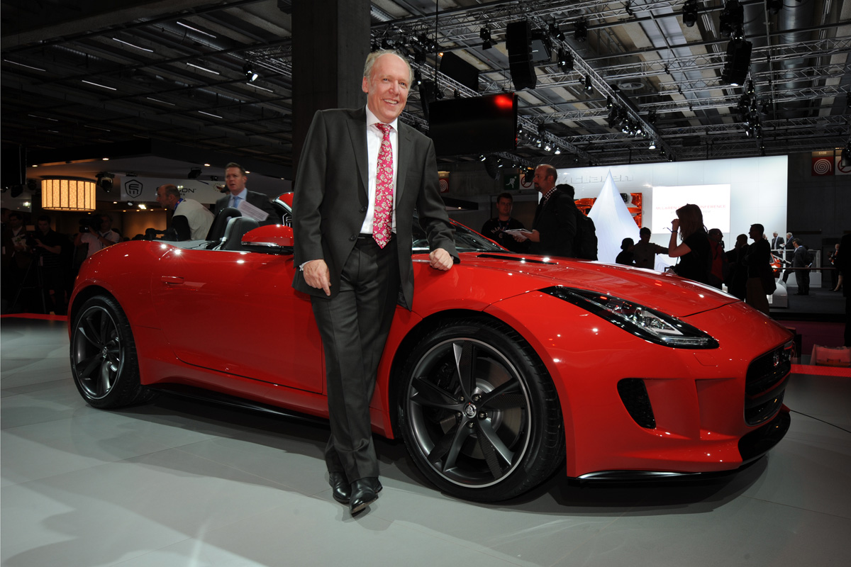 Jaguar F-Type rear tracking