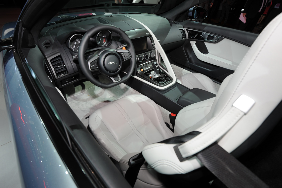 Jaguar F-Type dash