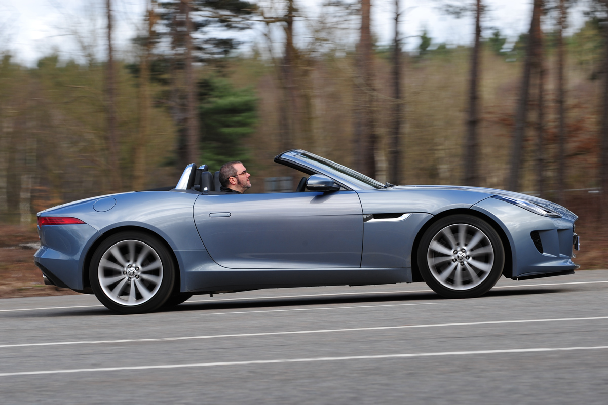 Jaguar F-Type V6S panning