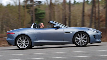 Jaguar F-Type V6S panning