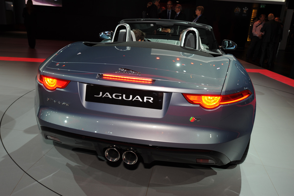 Jaguar F-Type gear lever