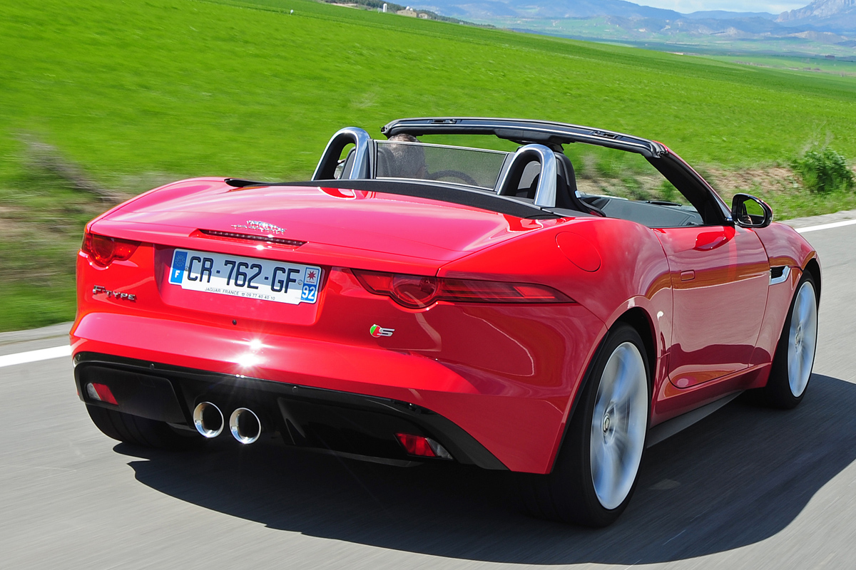 Jaguar F-Type S rear tracking