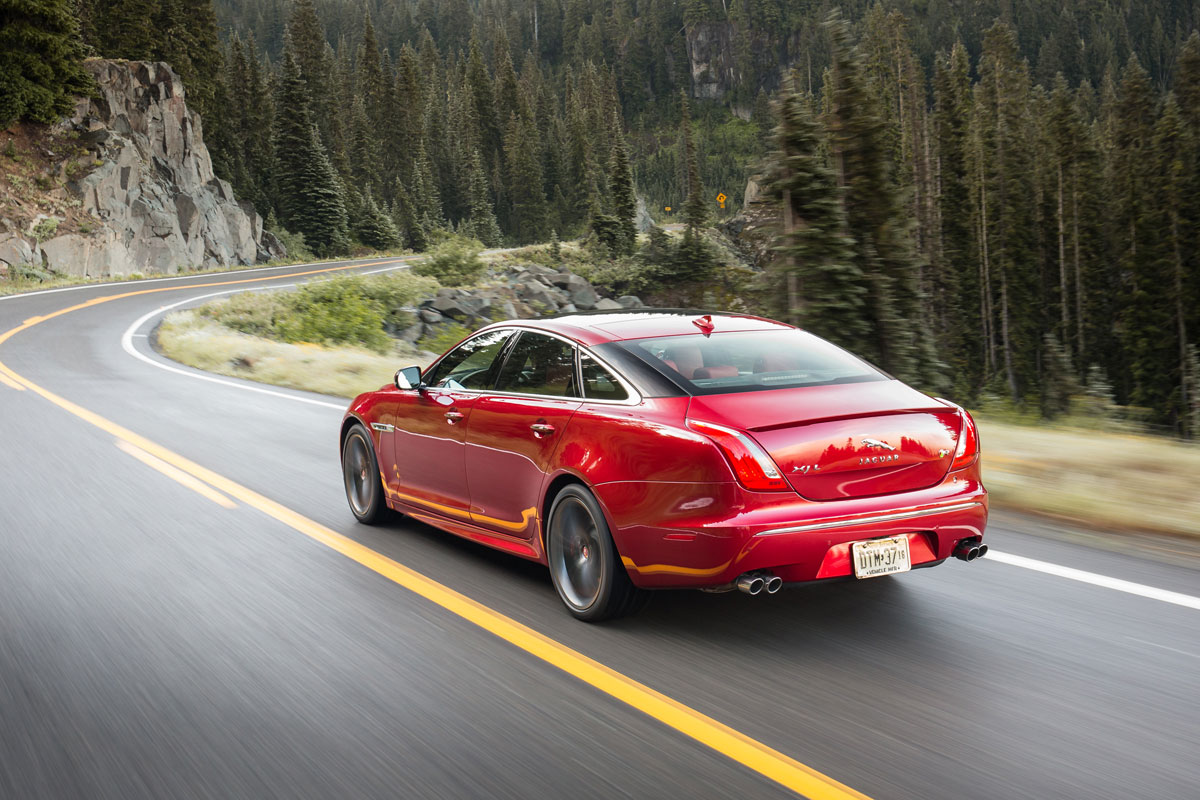 Jaguar XJR rear side tracking