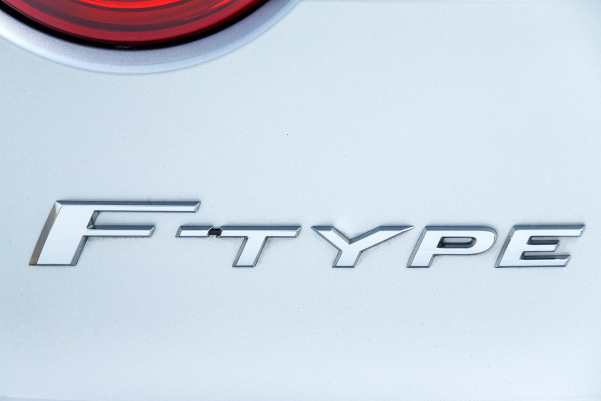 Jagaur F-Type Coupe 2014 badge