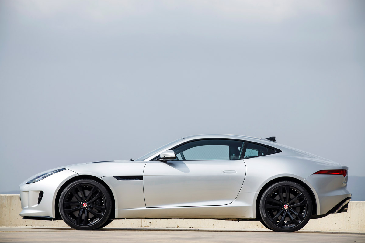Jagaur F-Type Coupe 2014 pan