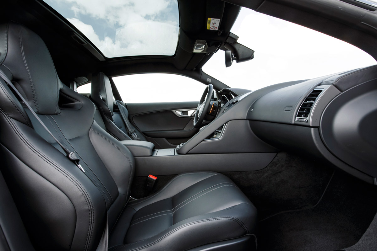 Jagaur F-Type Coupe 2014 seats