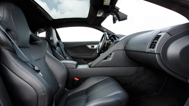 Jagaur F-Type Coupe 2014 seats