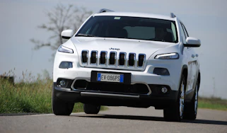 Jeep-Cherokee-diesel-front