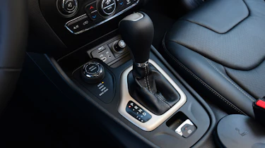 Jeep Cherokee diesel 2014 gearstick