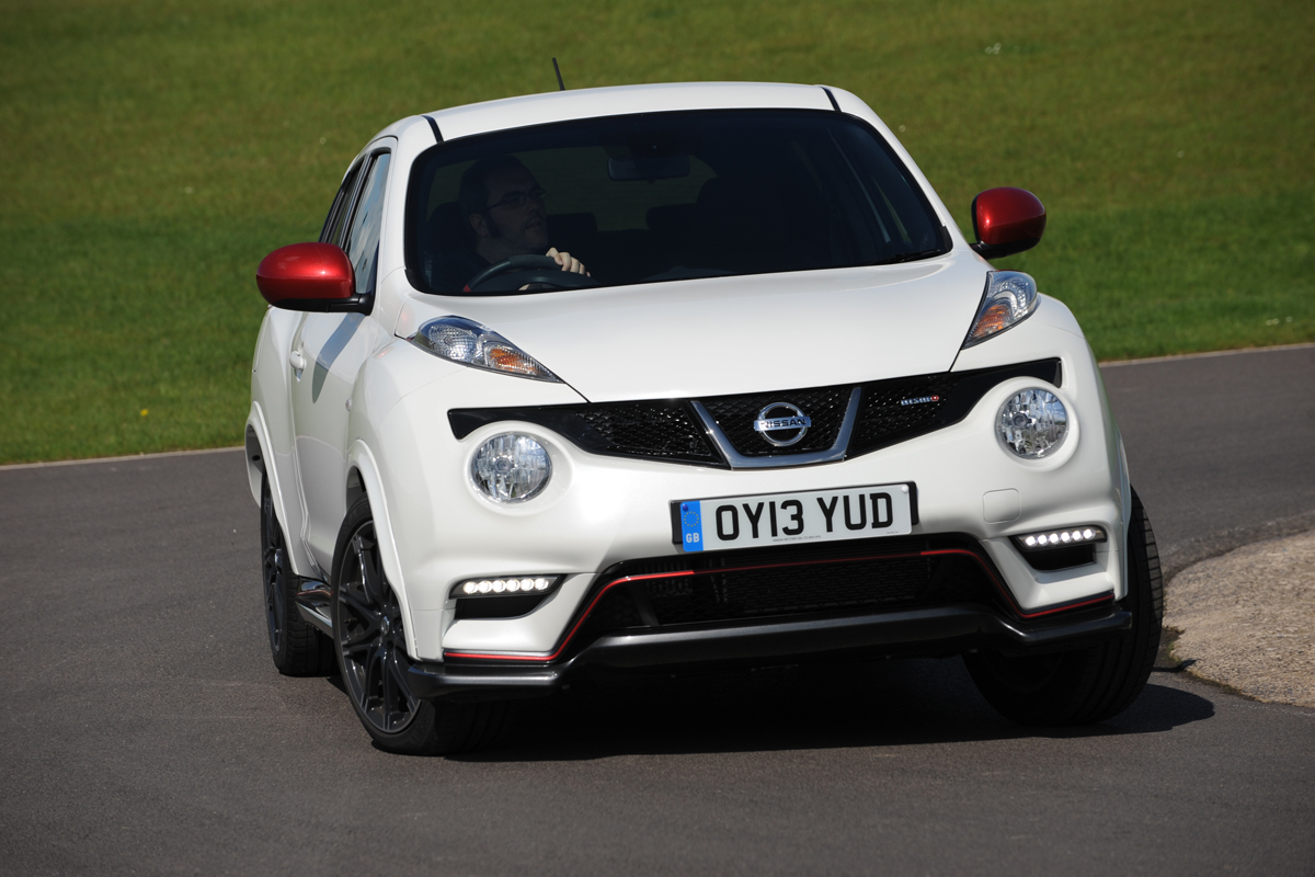 Nisan Juke Nismo front cornering