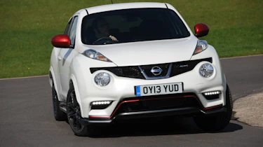 Nisan Juke Nismo front cornering