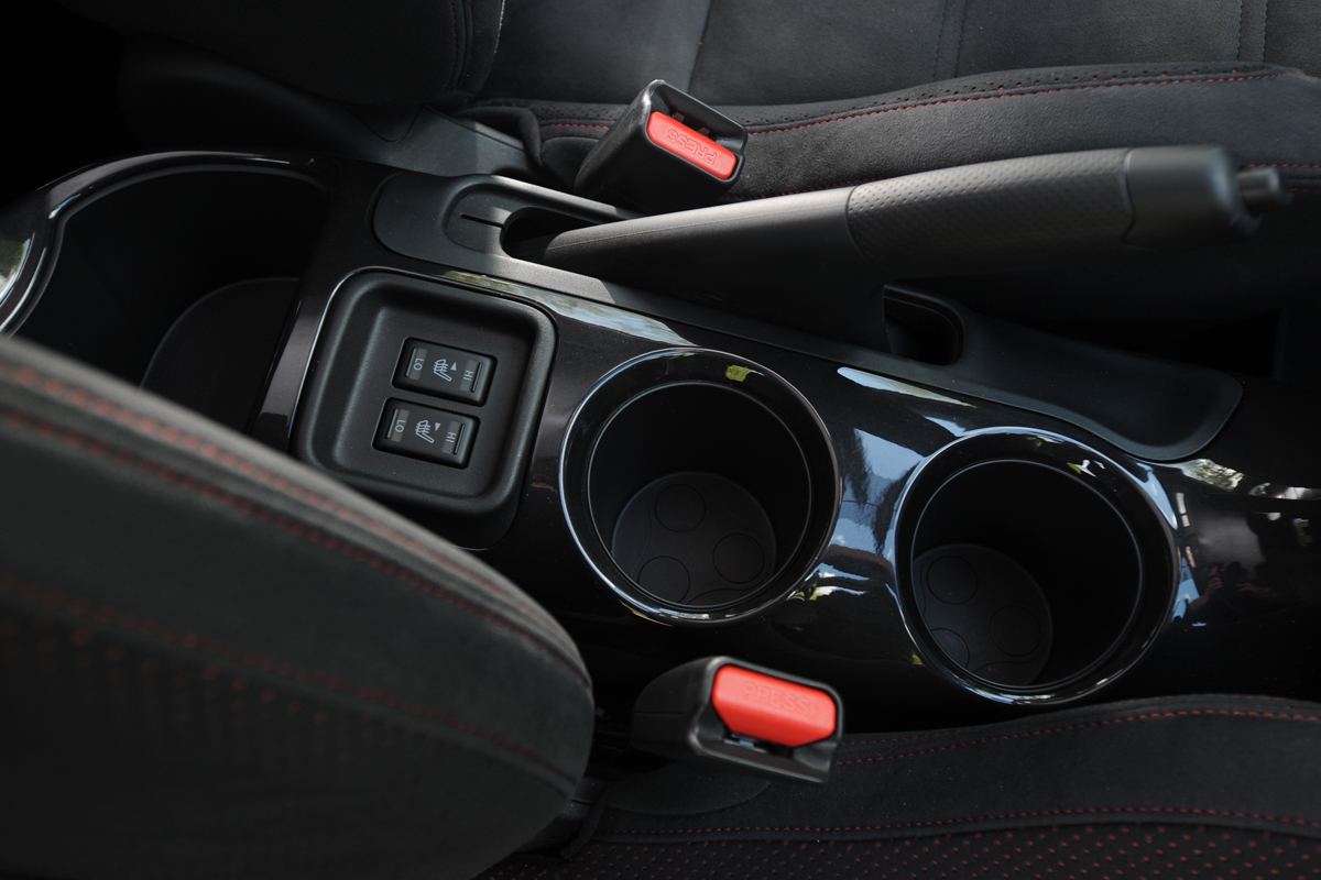 Nisan Juke Nismo cup holder