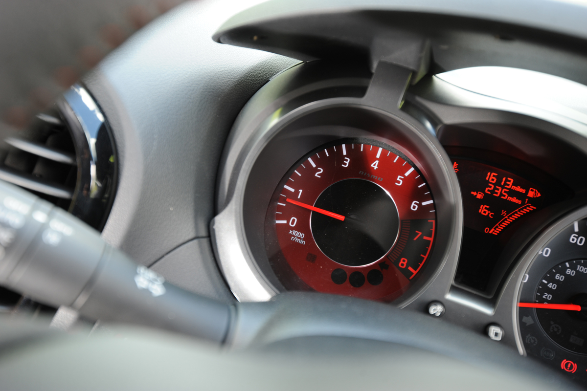 Nisan Juke Nismo dials