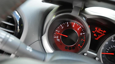 Nisan Juke Nismo dials