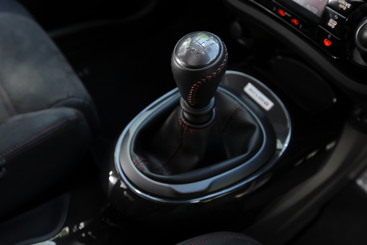 Nisan Juke Nismo gear stick