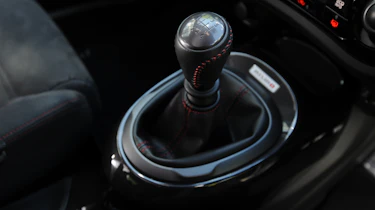 Nisan Juke Nismo gear stick