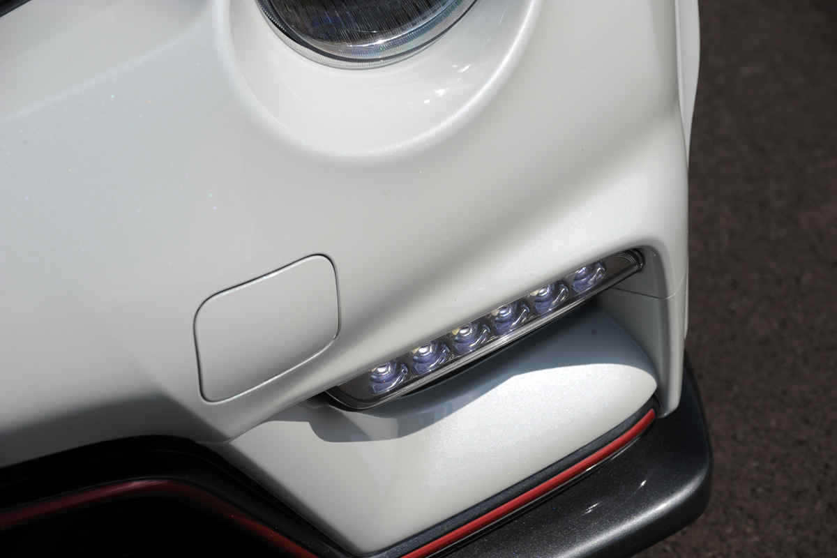 Nisan Juke Nismo running lights