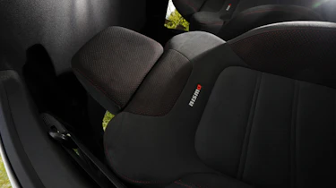 Nisan Juke Nismo front seat