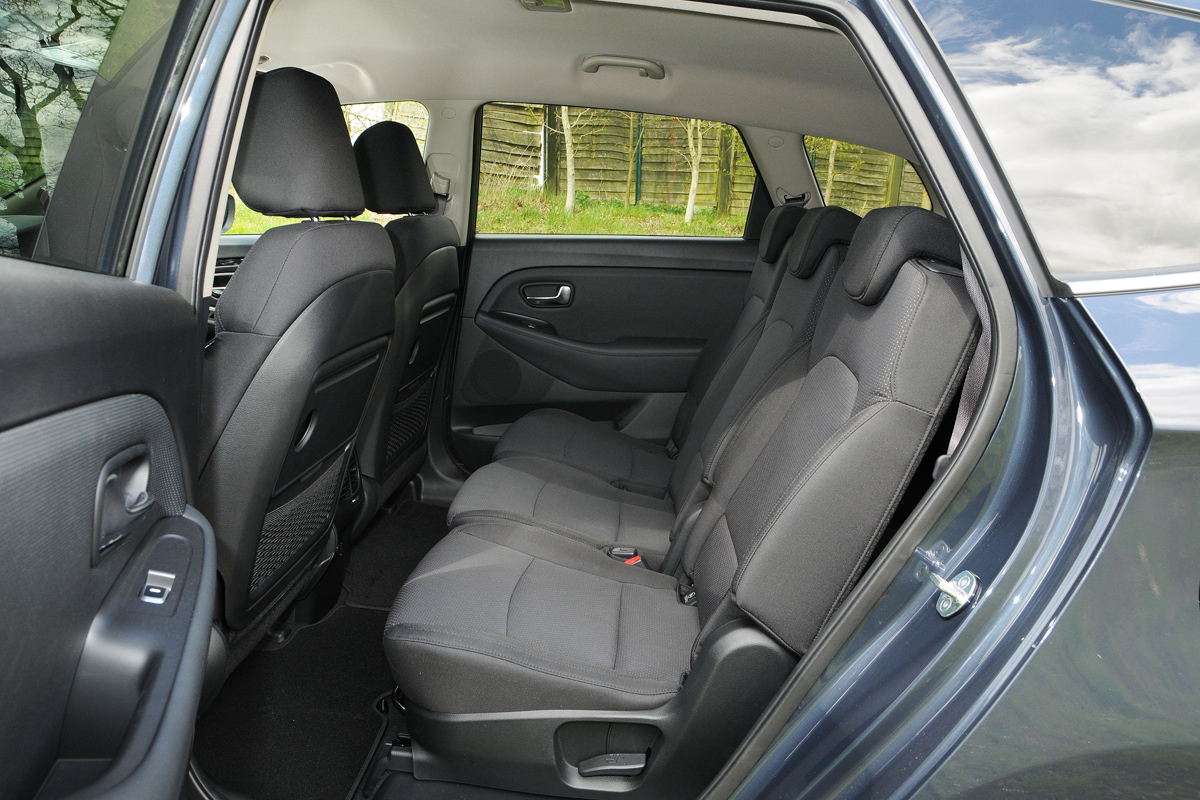 Kia Carens 2 1.7 CRDi seats