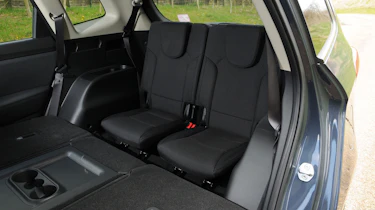 Kia Carens 2 1.7 CRDi rear seats